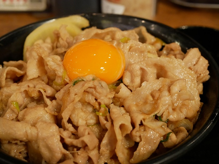 爆肉丼の店七色 西八王子 ガッツリ豚肉丼ぶりが人気の定食 食堂 Tsグルメ